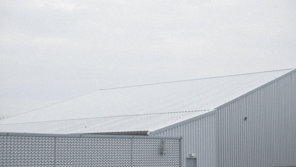 Jakie są praktyczne zastosowania blach trapezowych w budownictwie?